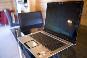 Lockwood Manor Motel Laptop Photo 300 x 200